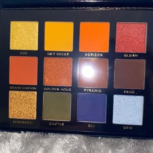 ACE BAUTE Vintage Dawn Eyeshadow Palette